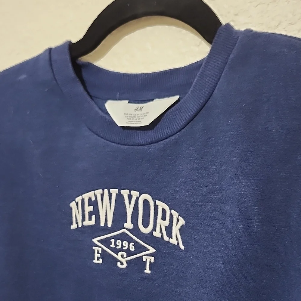 H&M Blue and White Graphic Crew Neck Sweatshirt - Picture 4 of 8